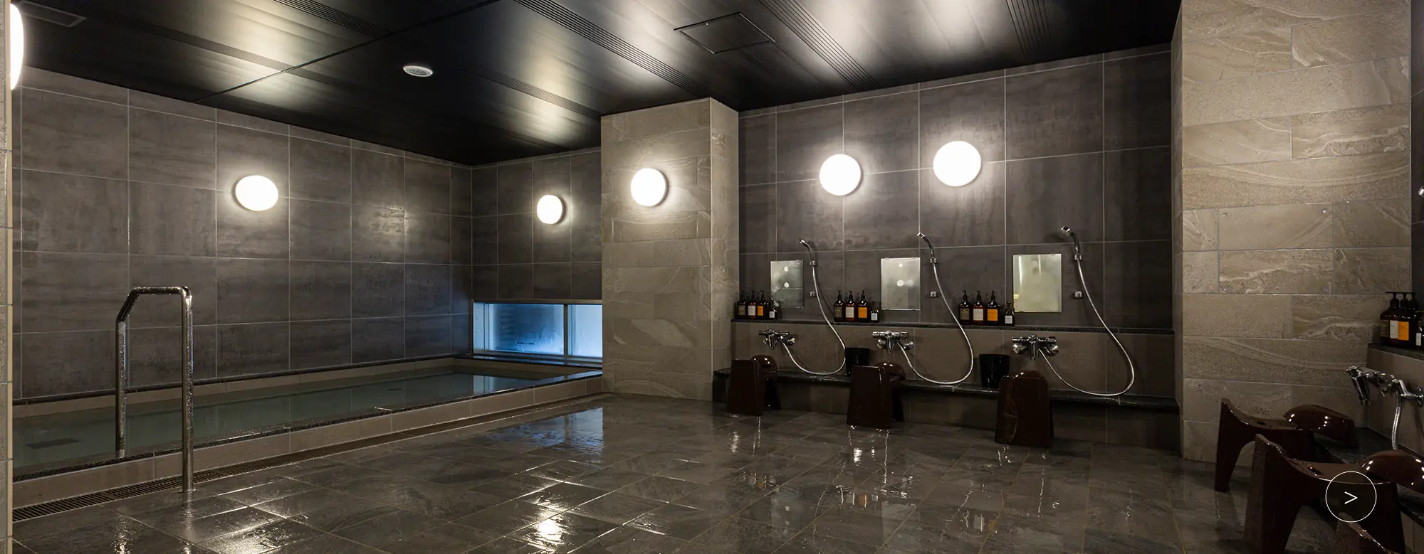 팔다리를 펴고 편히 쉬는 치유의 대욕탕