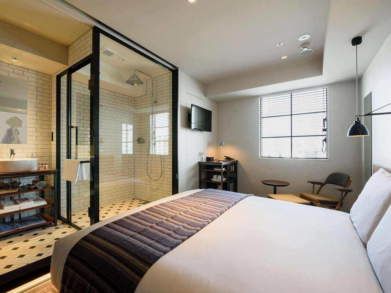 더블 (킹 베드) 레인 샤워만 포함 (금연)